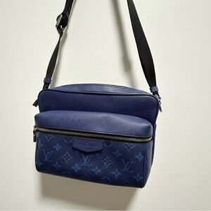 Louis Vuitton Men's Messenger Bag in Blue